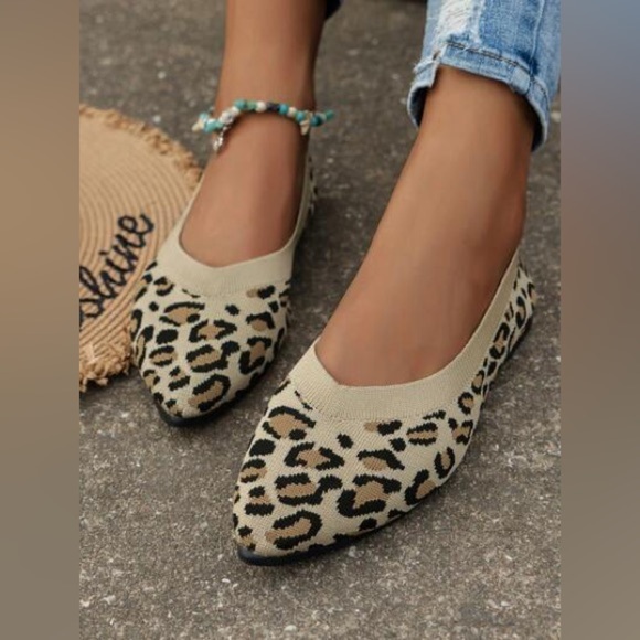 Leopard Print Pointed Toe Flats 7.5 - Picture 2 of 11